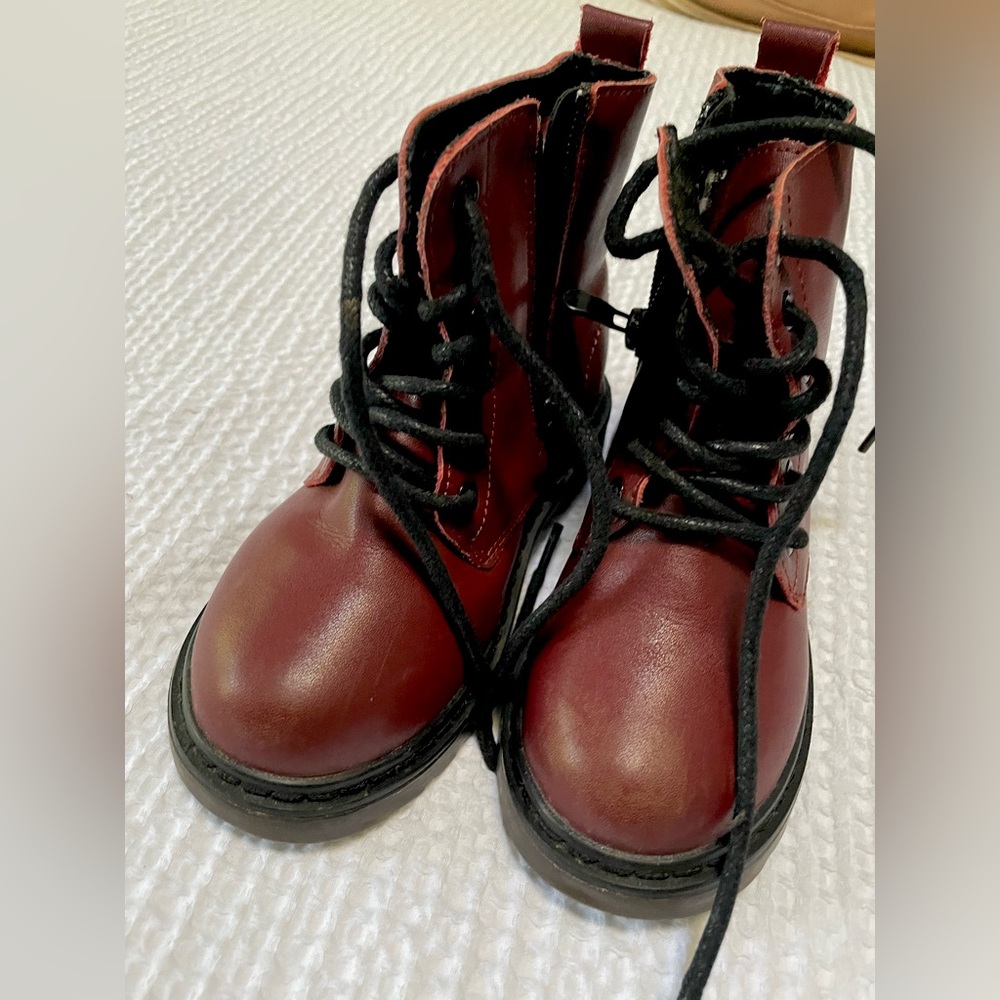 Toddler girl burgundy combat boot